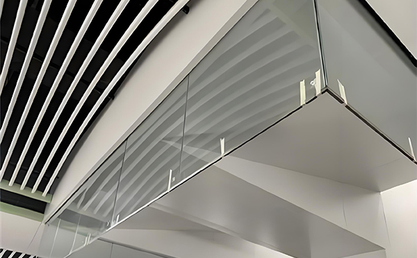 雄关区玻璃挡烟垂壁