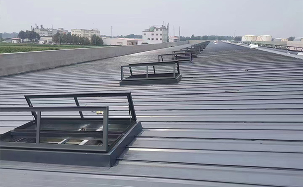 某中学室内体育馆雄关区排烟窗改造项目