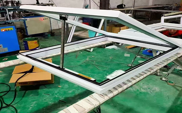 某地下车库出入口雄关区排烟窗配置工程