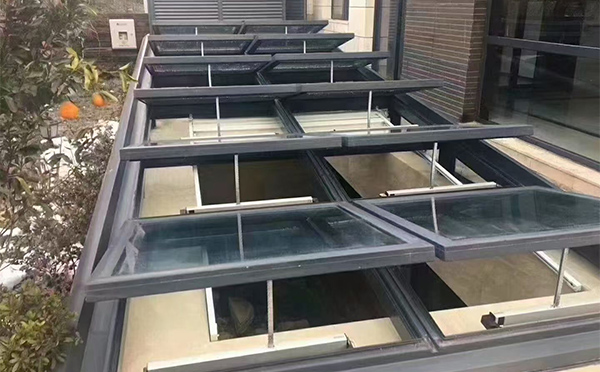 某轨道交通车辆维修车间雄关区排烟窗应用