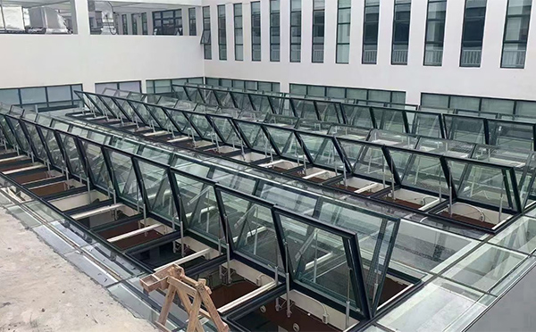 百安科技有限公司近期雄关区排烟窗项目案例分享 百安科技有限公司近期雄关区排烟窗项目案例分享