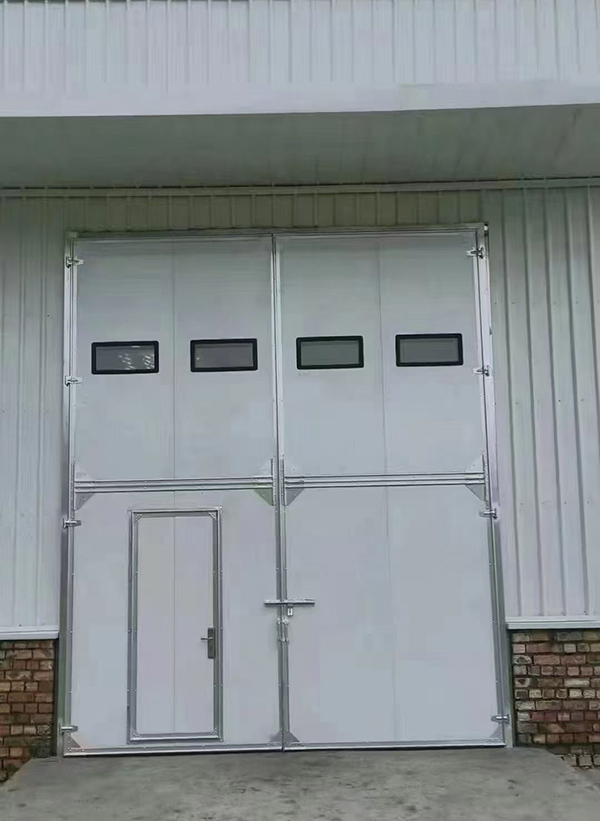 雄关区工业门在设备装配车间出入口的实施记录